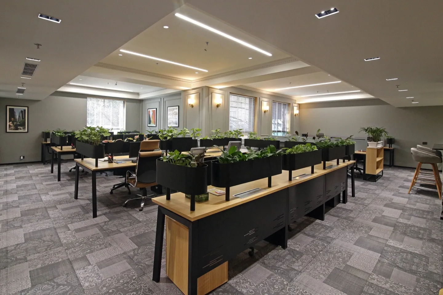 Open workspace inside an AIHP managed office in Gurgaon